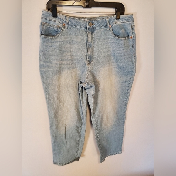 No Boundaries Denim - Light Blue Denim Cropped Jeans
